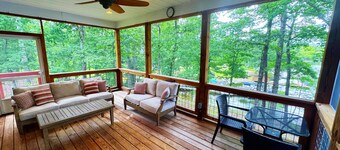 Lakefront Luxury Home for Large Families on Lake Murray - Right Next to Marina