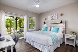 6 bedrooms, desk, iron/ironing board, travel cot