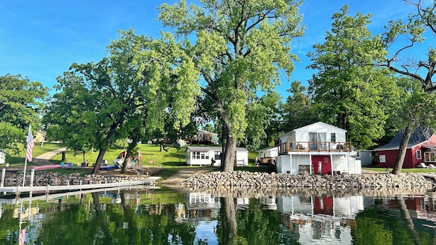 A lakeside property with a dock, a playground, and several cabins. - Lake Victoria, Yellow Cabin , Panoramic views overlooking the lake (Alexandria)