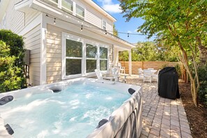 Terrace/patio - ☀️ GOLF CART, HEATED POOL, Private Hot Tub, Bikes, Ping-Pong, Walk to Rosemary (Inlet Beach)