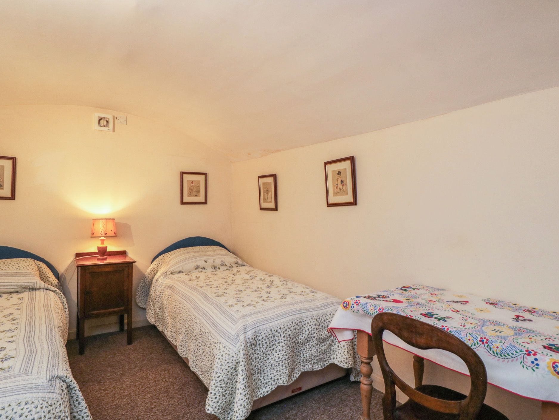 Cottage | 2 bedrooms, free WiFi, individually decorated, individually furnished