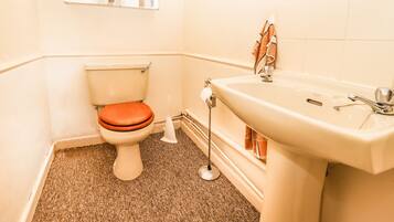 Cottage | Bathroom