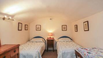 Cottage | 2 bedrooms, free WiFi, individually decorated, individually furnished