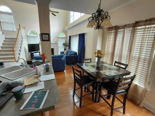 1.5 acre Quiet residential property 5 bedroom home