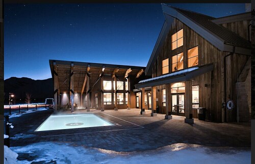 Premium Getaway Minutes from Sun Valley Resort