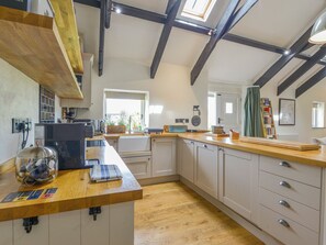 Cottage | Private kitchen | Fridge, dishwasher, electric kettle, toaster - Pond Cottage (Newton Abbot)