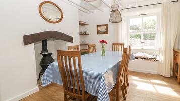 Cottage | Private kitchen | Fridge, dishwasher, electric kettle, toaster
