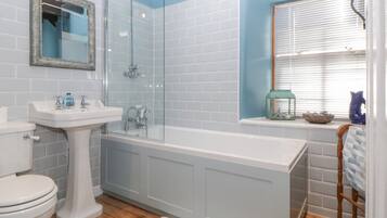 Cottage | Bathroom | Shower