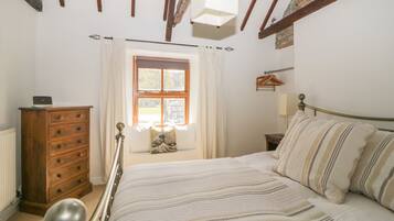 Cottage | 3 bedrooms, individually decorated, individually furnished, free WiFi