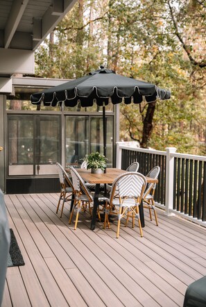 Outdoor dining