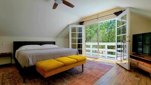 4 chambres, bureau, fer et planche à repasser, lit parapluie