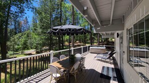 屋外ダイニングエリア