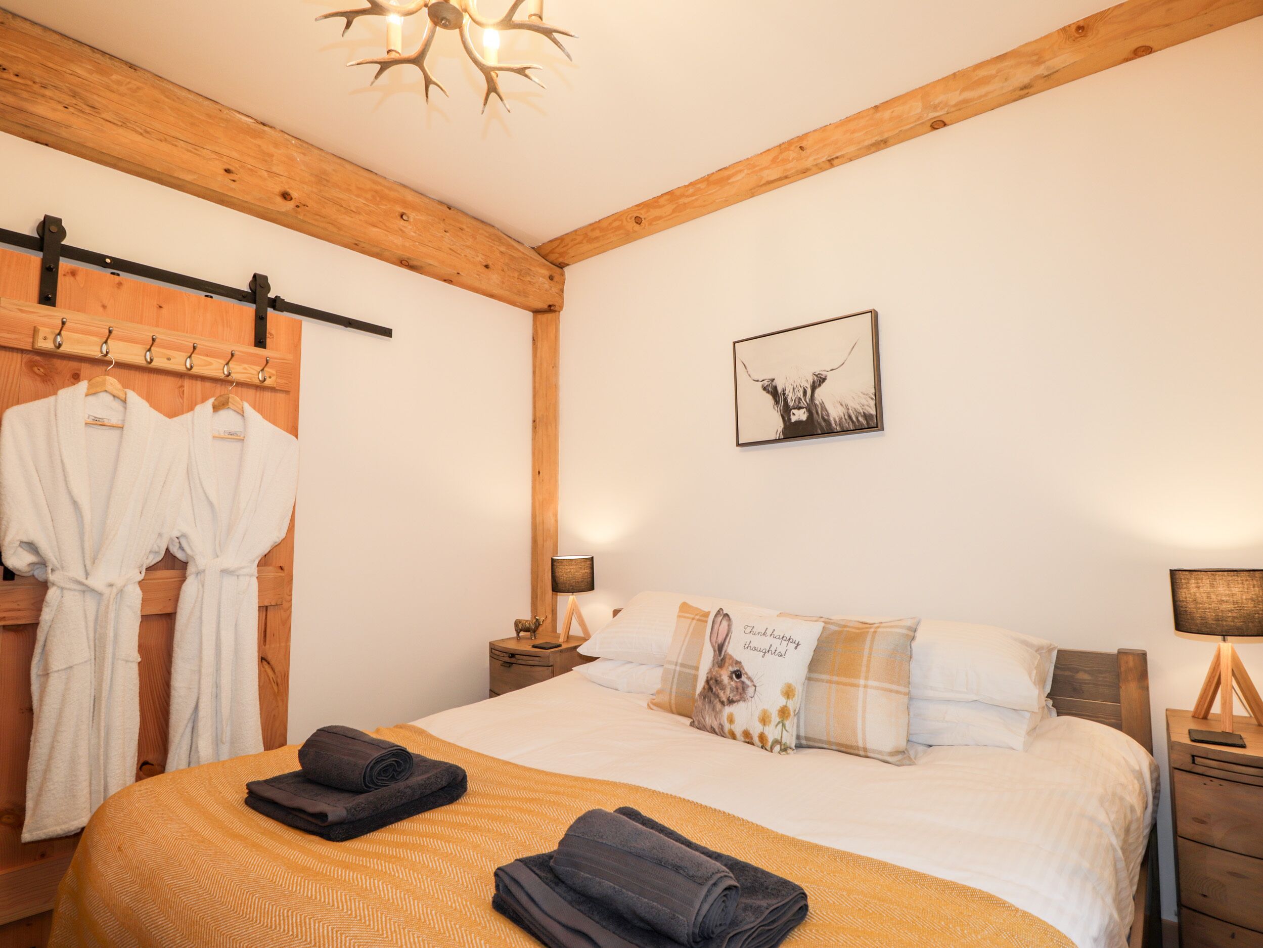 Cottage | 3 bedrooms, WiFi (free), individually decorated, individually furnished