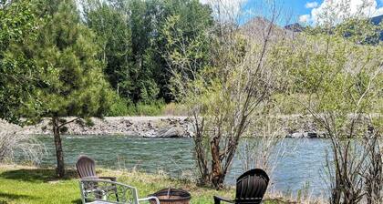 No Fees! Riverfront Glamping Tent on Mini Donkey Ranch!