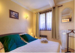 2 bedrooms, free WiFi, bed sheets - Gîte with swimming pool in the heart of the Corsican mountains (Vezzani)