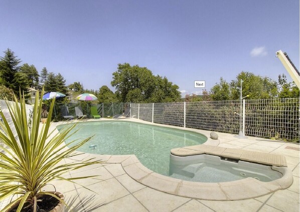 Piscine extérieure, piscine chauffée