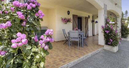 Gîte with swimming pool in the heart of the Corsican mountains