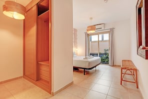 3 bedrooms, desk, iron/ironing board, travel cot
