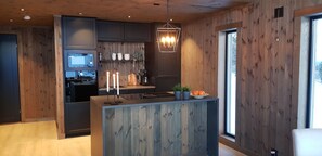 冰箱、微波炉、烤箱、炉灶