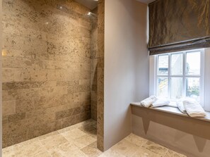 Cottage | Bathroom | Shower - Prospect House (Windermere)