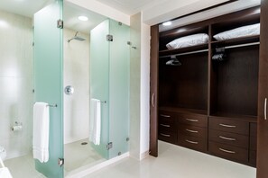 Shower, hair dryer, towels