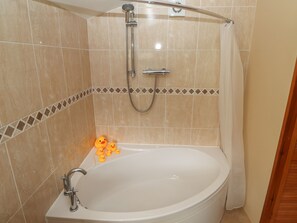 Cottage | Bathroom - Rayside (Penrith)