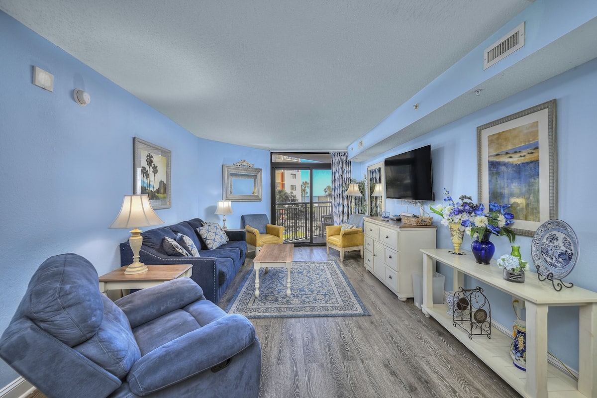 Appartamento Deluxe, 2 camere da letto, balcone, vista oceano parziale (223) | Area soggiorno | TV