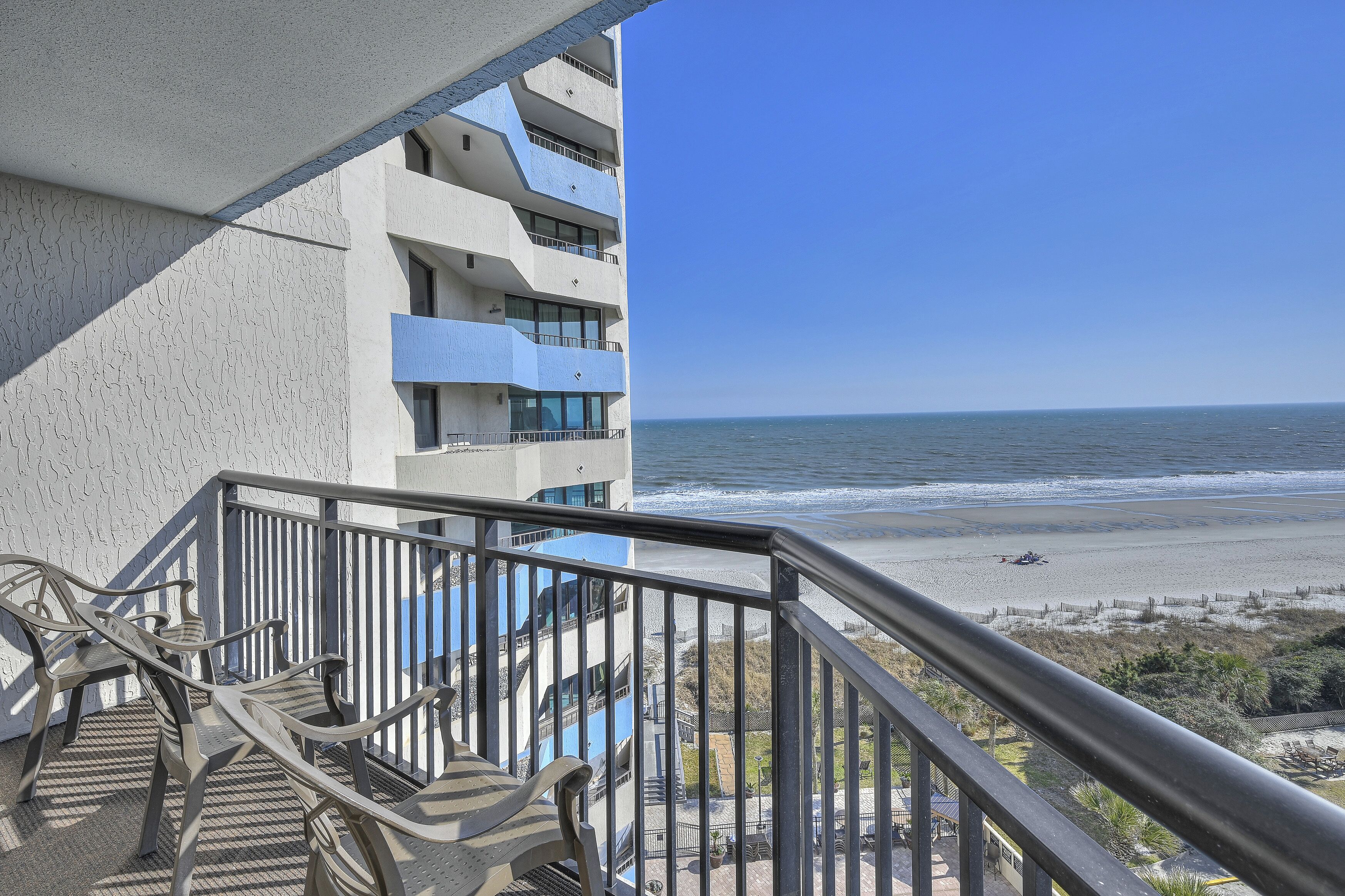Classic Condo, 3 Bedrooms (817) | Balcony