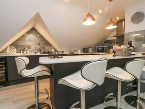 Casa de campo | Cocina privada | Refrigerador, lavavajillas, tetera eléctrica y tostadora 