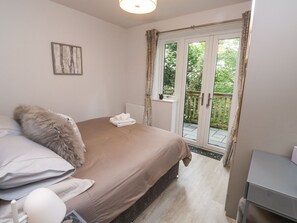 2 عدّة غرف نوم وبديكورات فريدة لكل غرفة وطراز فريد لكل وحدة