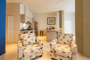 Apartment (3 Bedrooms) | Living area | 47-inch Smart TV with digital channels, TV, Netflix - Handelskade City Suites (Willemstad)