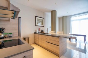 Apartment, 3 Schlafzimmer | Eigene Küche | Großer Kühlschrank, Mikrowelle, Ofen