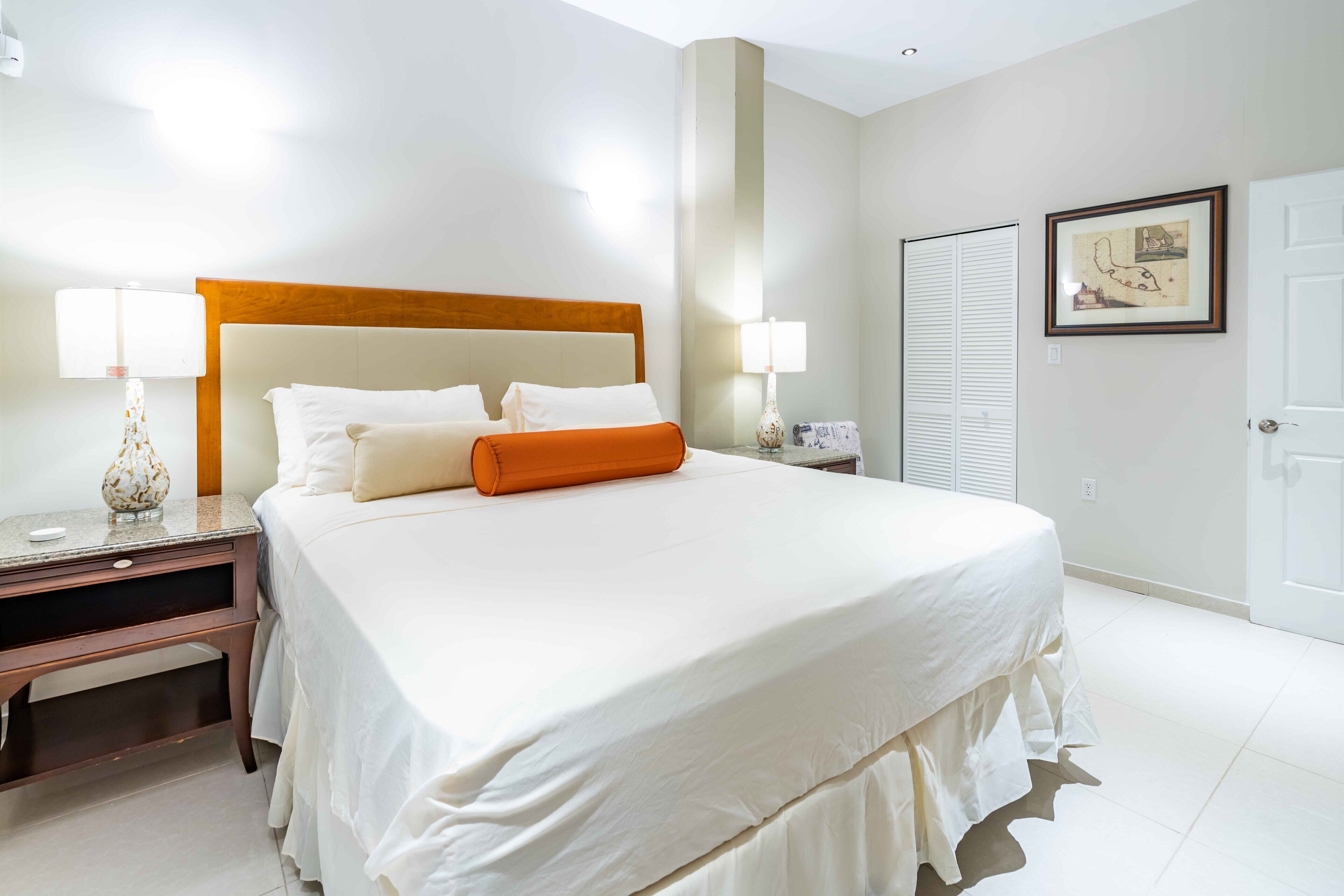 Egyptian cotton sheets, premium bedding, in-room safe