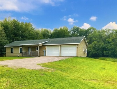 Family Friendly Forest Cabin - Pictured Rocks, Waterfalls, ORV/Snowmobile Trails