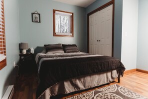 3 bedrooms, free WiFi, bed sheets - Munising Adventure Cabin - Pictured Rocks, Waterfalls & Trail Access (Shingleton)