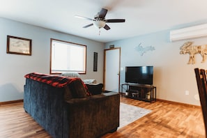 Smart TV, books - Munising Adventure Cabin - Pictured Rocks, Waterfalls & Trail Access (Shingleton)