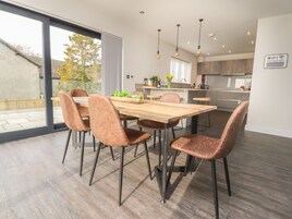 Refrigerador, lavavajillas, tetera/pava eléctrica, tostadora