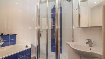 Cottage | Kamar mandi | Shower