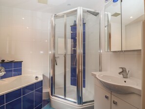 Cottage | Bathroom | Shower