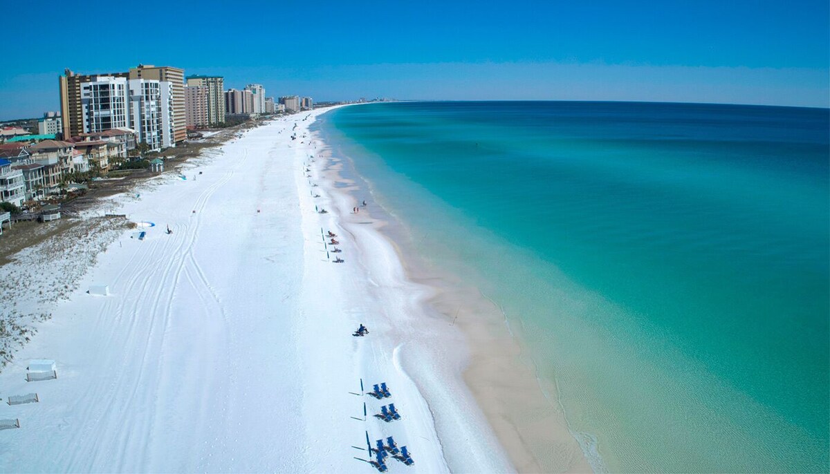 Newly updated 1-bed condo pet friendly steps to the beach