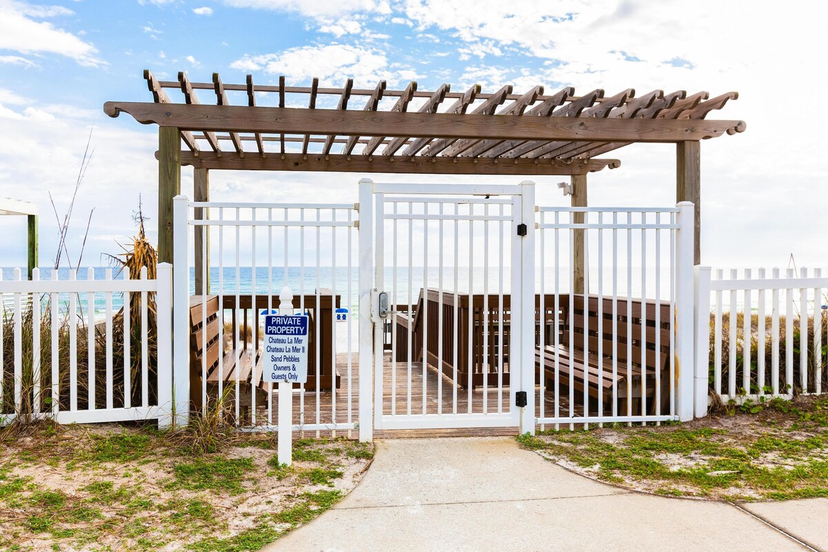 Photo 18 of Newly updated 1-bed condo pet friendly steps to the beach