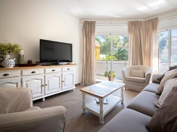 TV - R128 Apartamento con piscina + parking (Calafell)