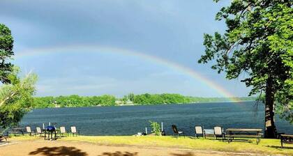 Modern lakeside cabin with panoramic views , deck and screened porch