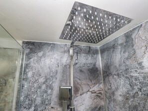 Cottage | Bathroom | Shower - Bay Tree Cottage (Ambleside)