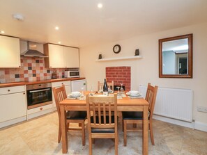 Cottage | Private kitchen | Fridge, dishwasher, electric kettle, toaster