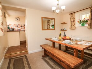 Cottage | Dining