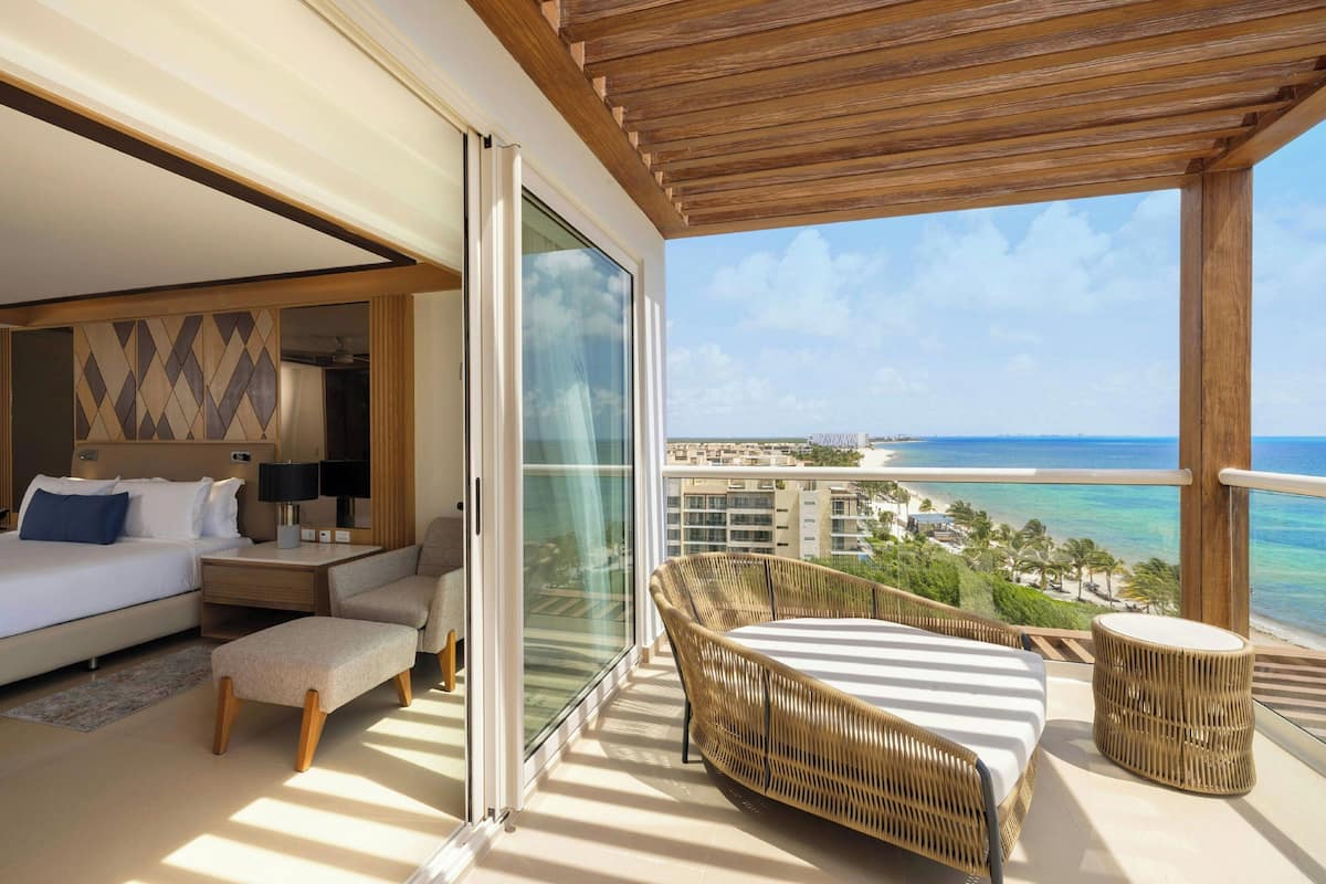 Luxury Sky Chairman Suite Two Bedroom Ocean Front Diamond Club | 高級寝具、羽毛の掛け布団、ミニバー (無料)、セーフティボックス (室内)