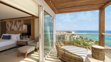 Luxury Sky Chairman Suite Two Bedroom Ocean Front Diamond Club | Literie de qualité, couette en duvet, articles de minibar gratuits