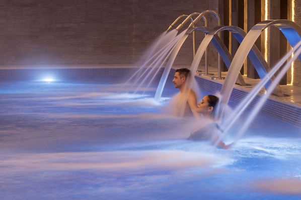 Couples treatment room(s), sauna, hot tub, steam room, body treatments