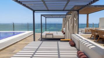 Luxury Sky Chairman Suite Two Bedroom Ocean Front Diamond Club | Ropa de cama de alta calidad y edredones de plumas